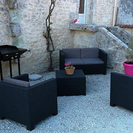 Maison Charentaise A La Campagne Becheresse Exteriör bild