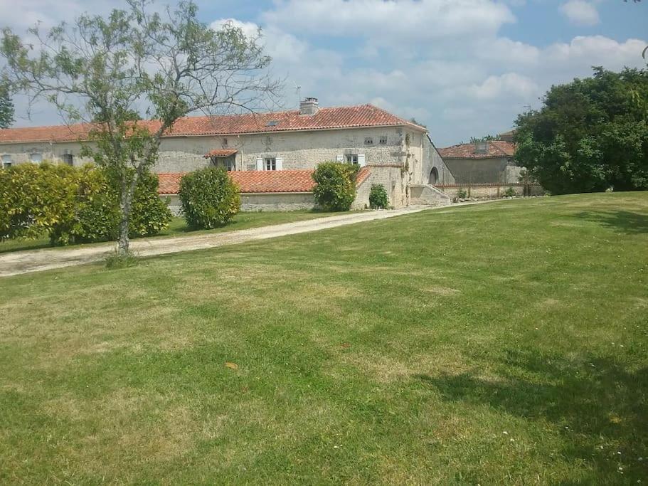 Maison Charentaise A La Campagne Becheresse Exteriör bild