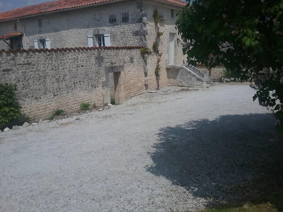 Maison Charentaise A La Campagne Becheresse Exteriör bild